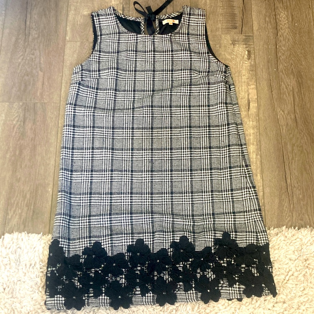Avallamanda dress with embroidered flowers